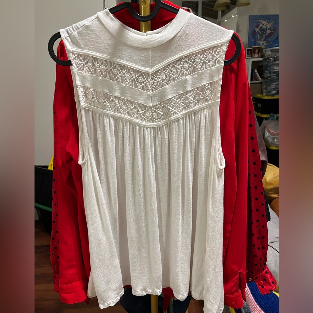 White Sleeveless Blouse - Apt. 9 L
